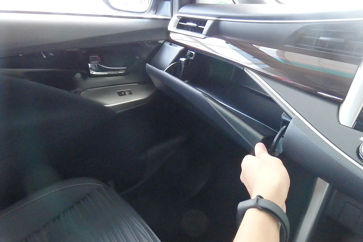 Driver Cockpit Console with Dual-Zone Climate Controls