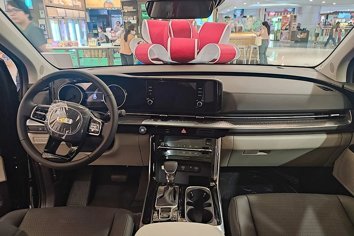 VIP Reclining Ottoman Captain Seats with Leg Rests