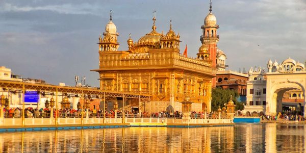 Golden-Temple(HarmandirSahib)-best-travel-agency-for-Amritsar-India-trip-with-car-and-driver