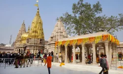 Kashi-Vishwanath-Temple-best-travel-agency-for-Varanasi-India-trip-with-car-and-driver