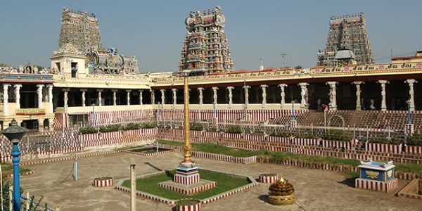 Meenakshi-Amman-Temple-best-travel-agency-for-Madurai-India-trip-with-car-and-driver