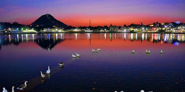 Pushkar-Lake-best-travel-agency-for-Pushkar-India-trip-with-car-and-driver