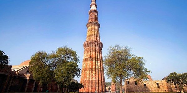 Qutub Minar--best-travel-agency-for-New-Delhi-India-trip-with-car-and-driver