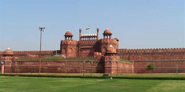 Red Fort-best-travel-agency-for-New-Delhi-India-trip-with-car-and-driver