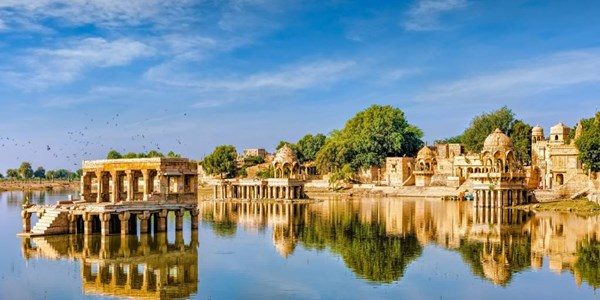 gadisar-lake-best-travel-agency-for-jaisalmer-India-trip-with-car-and-driver
