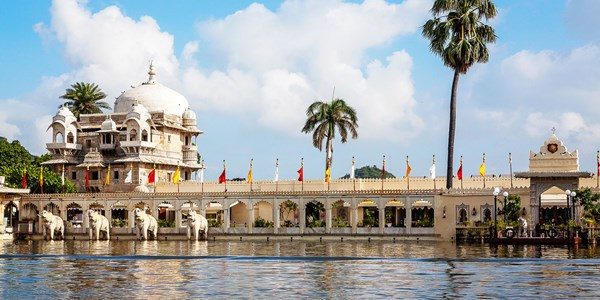 jag-mandir--best-travel-agency-for-Udaipur-India-trip-with-car-and-driver